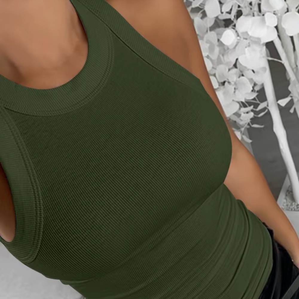 NWT CHICME O Neck Tank Top